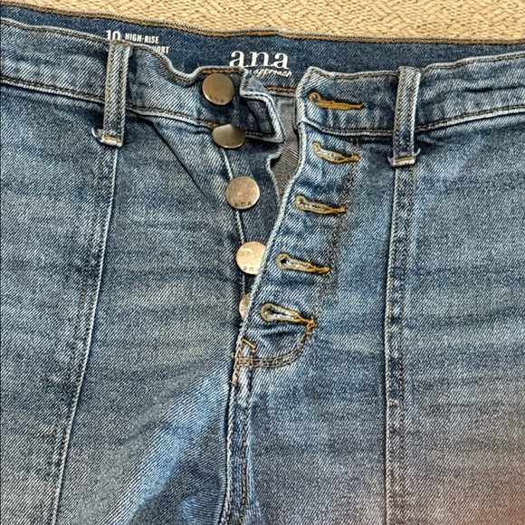 A.N.A. High Rise Denim Short Button Fly 3.5 Inseam Comfort Stretch size 10 - Picture 3 of 7
